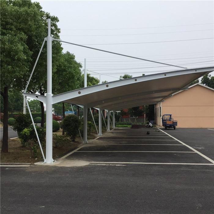 膜結(jié)構(gòu)汽車棚過(guò)去很常見(jiàn)