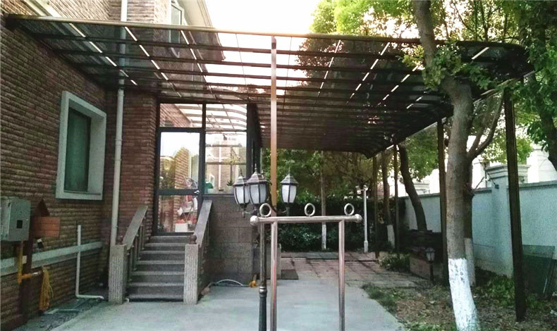 什么材質(zhì)的雨棚下雨時比較安靜？