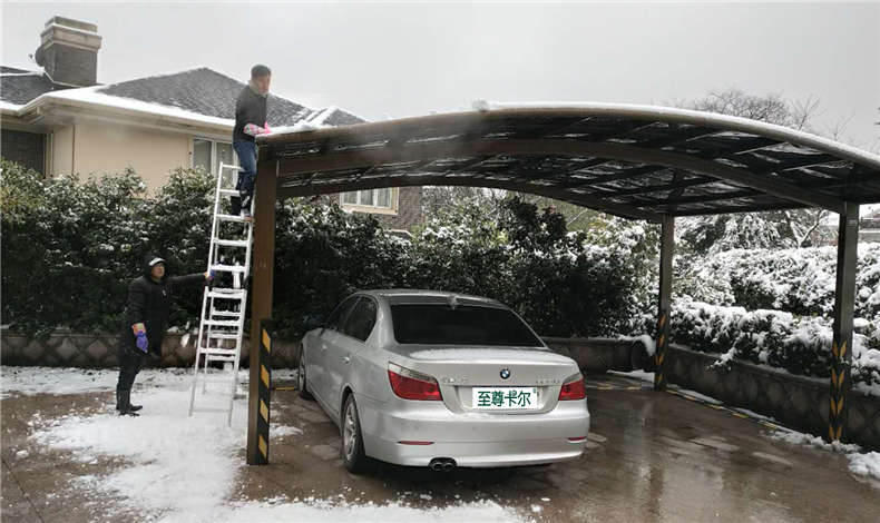 用戶如何處理雨棚積雪？