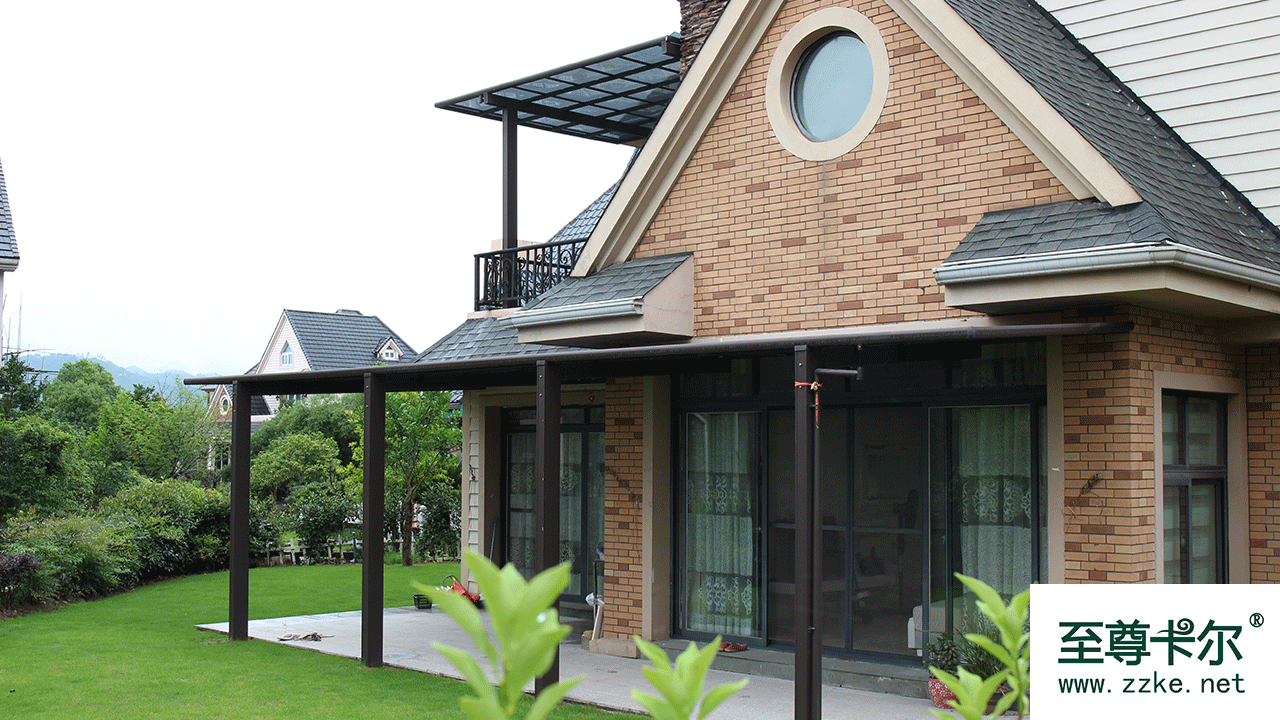 遮陽棚頂部使用陽光板好還是耐力板好？