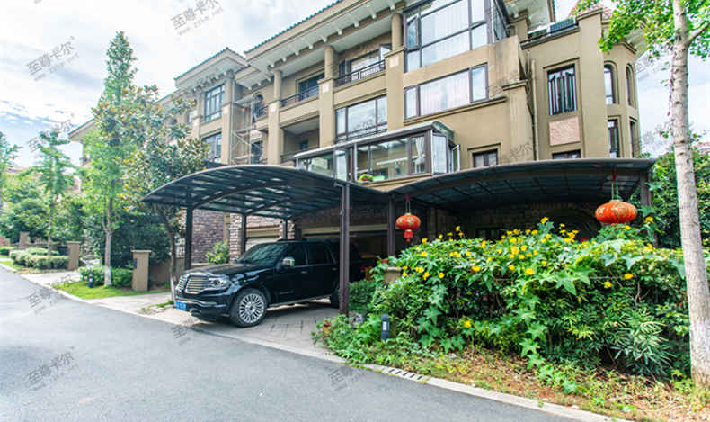 停車(chē)棚這樣設(shè)計(jì)、既時(shí)尚又溫馨