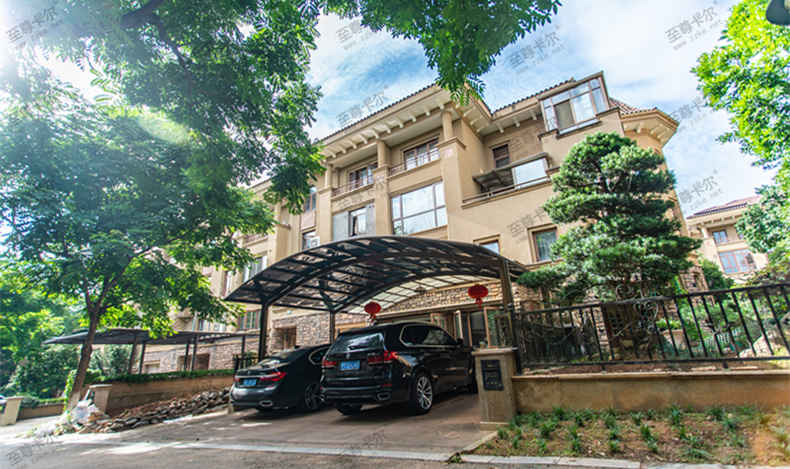 對于別墅業主而言搭建別墅車棚好嗎?