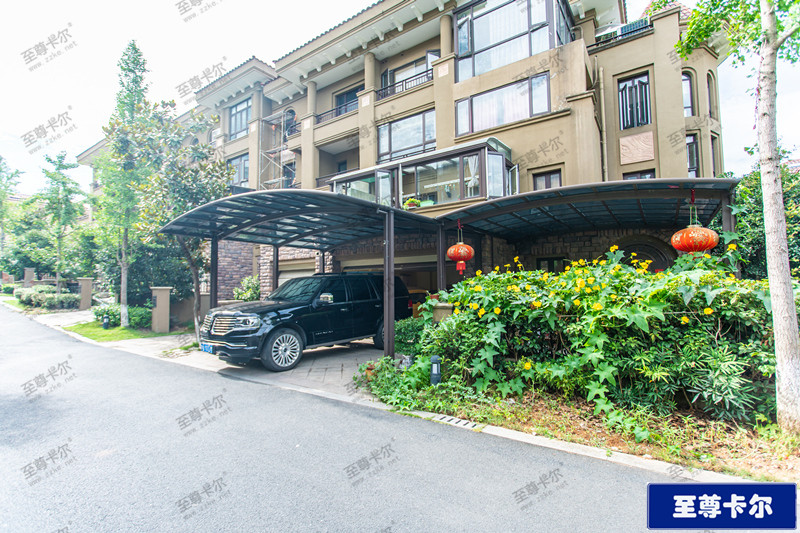 超級堅固的鋁合金車棚雨棚,至尊卡爾助您抵御狂風暴雪