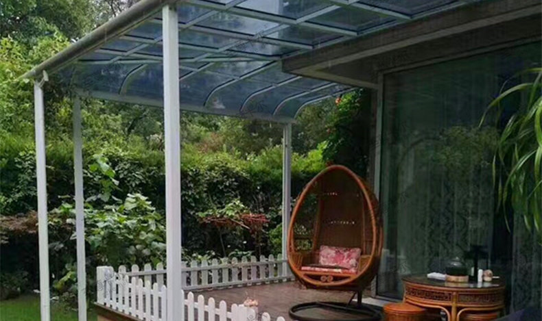 露臺是做陽光房好？還是搭建雨棚好？認(rèn)真看完就知道了