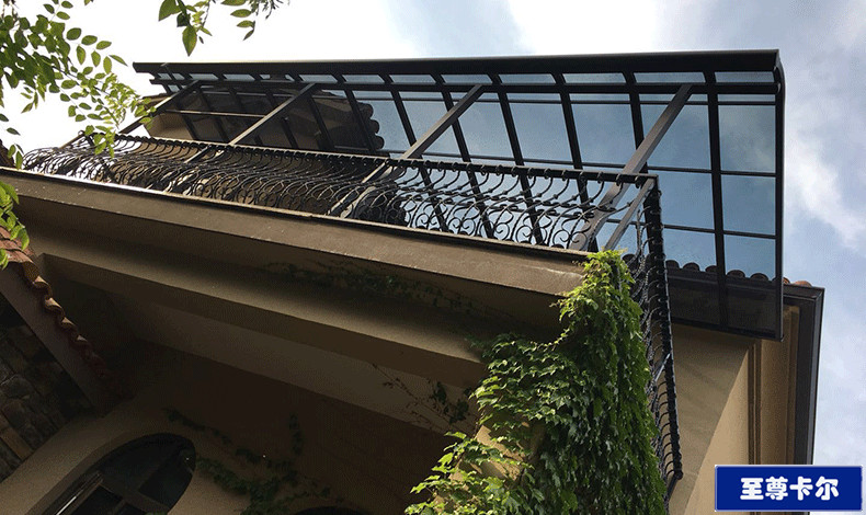 窗戶，陽臺是不是老飄雨？一款帶自動(dòng)排水的耐力板雨棚全搞定