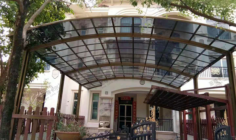 別墅安裝至尊卡爾門口雨棚，雨雪天您不用在擔心！