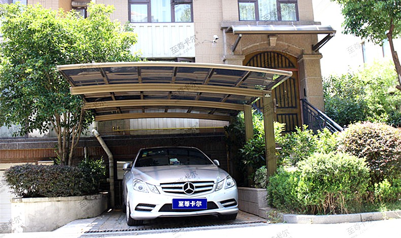 汽車停車棚用耐力板搭建好不好？汽車停車棚實用性怎么樣？