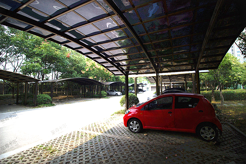 固定遮陽車棚哪個(gè)牌子好？認(rèn)準(zhǔn)車棚廠家至尊卡爾！