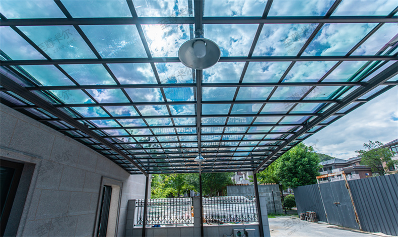 透明遮雨棚選這種雨棚材質，絕不會后悔