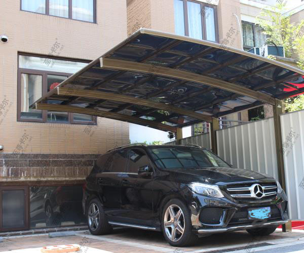 夏天遮陽車棚選什么材質(zhì)好？這篇文章告訴你答案