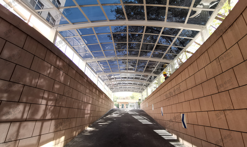 車庫出入口玻璃雨棚怎么樣？廠家的的不傳之密！