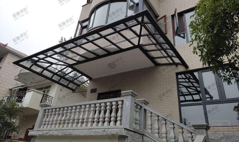 耐力板雨棚的缺點，耐力板雨棚使用壽命多長？