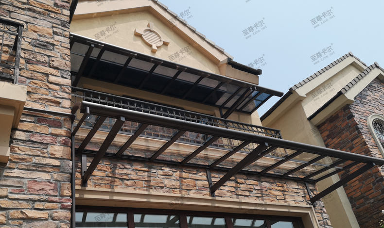 還在裝鋼化玻璃雨棚蒸桑拿？進來看！露臺雨棚搭建可以用這種材料