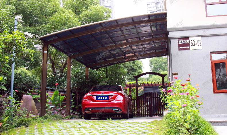 快來圍觀！他們家推出的這款車棚你肯定沒見過,鄰居直呼有品位!