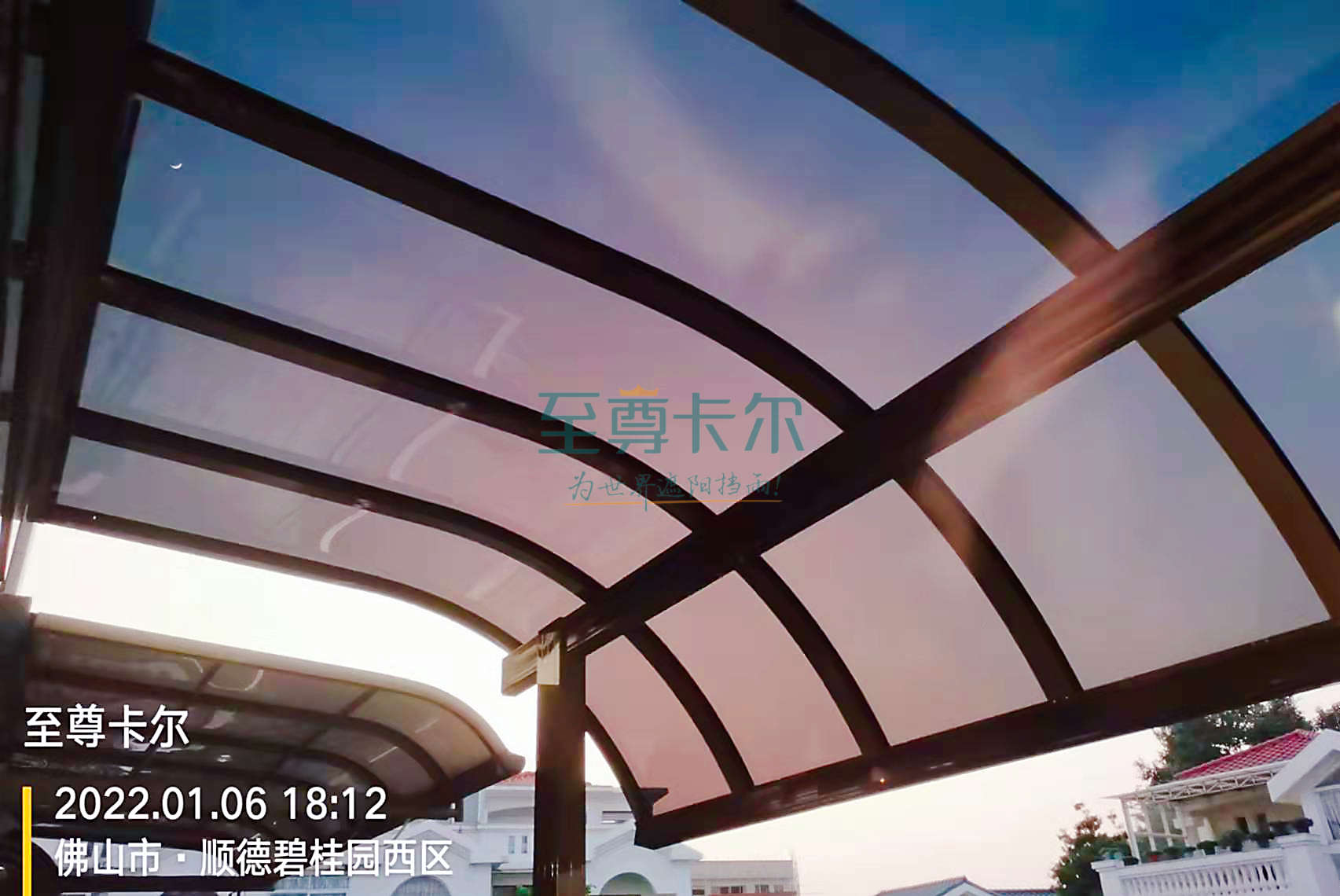 難怪越來越多人搭建耐力板雨棚，看了朋友家的雨棚，真讓人羨慕