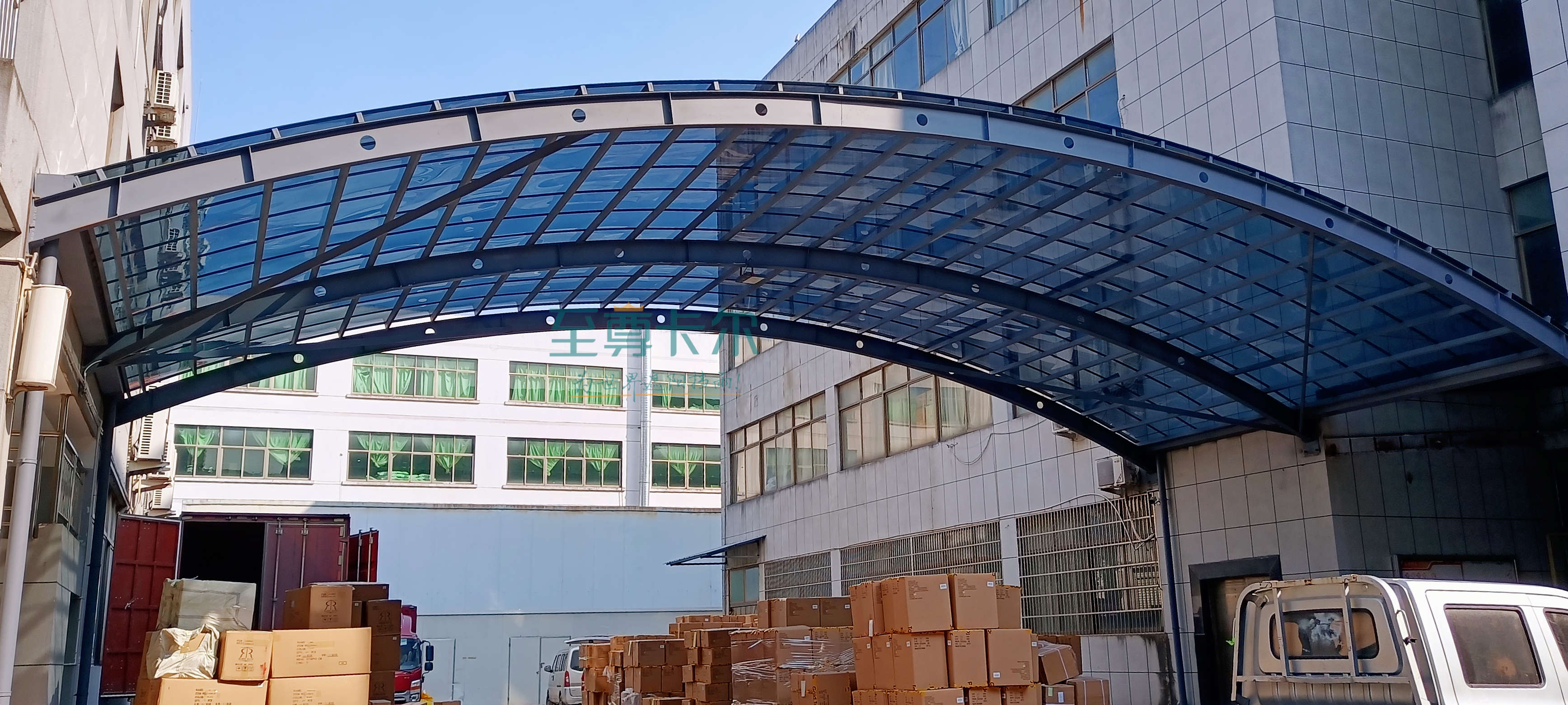 雨天裝卸貨困難，建個雨棚方便多了，看看【浙江金華】公司的案例