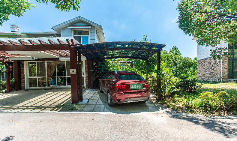 奔著“高級感”搭建的車棚，不成想，最后被專業(yè)和技術(shù)圈了粉