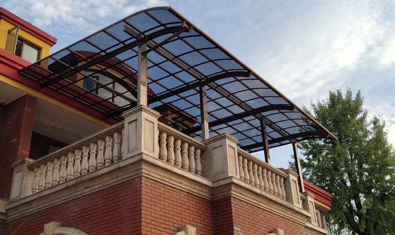 露臺(tái)遮雨棚圖片？露臺(tái)遮雨棚用什么材料？