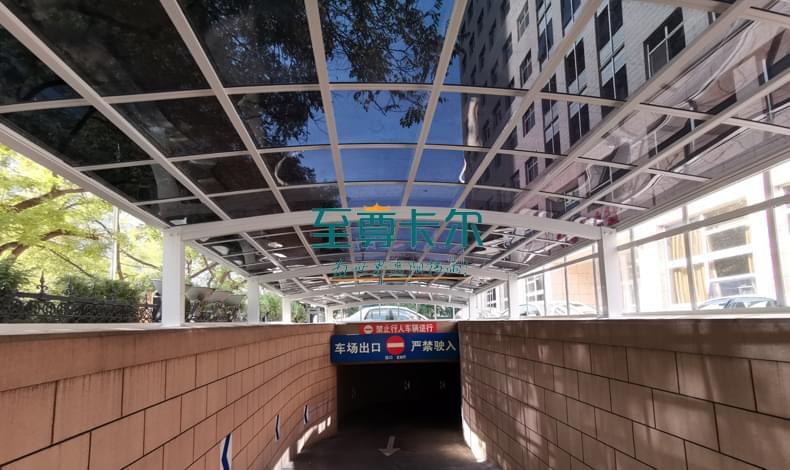 鋼化玻璃雨棚廠家和鋁合金雨棚廠家選哪個？