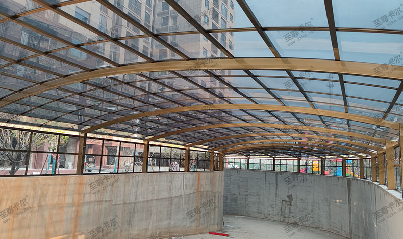 車庫玻璃雨棚效果圖？車庫入口玻璃雨棚報(bào)價(jià)？